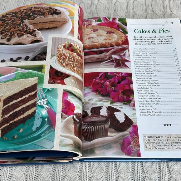 Taste of Home hardback cookbooks. ‘02 & ‘05. Annual recipes colored pics family - Picture 13 of 16